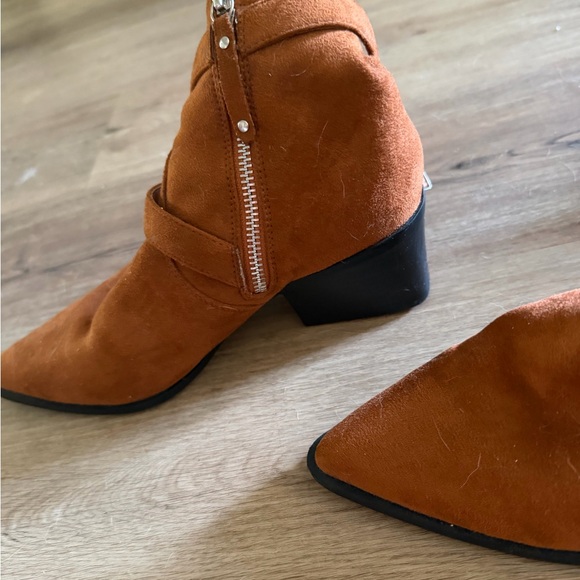 Stylish Tan Ankle Boots in Suede - Picture 3 of 7